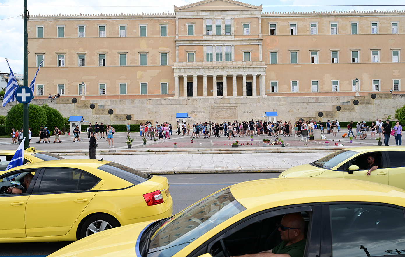 Ακινητοποιημένα τα ταξί στην Αθήνα σήμερα και αύριο λόγω 48ωρης απεργίας