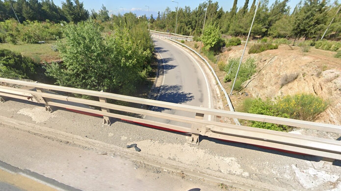 Θεσσαλονίκη: Γυναίκα βούτηξε από γέφυρα και υπέστη σοβαρό τραυματισμό