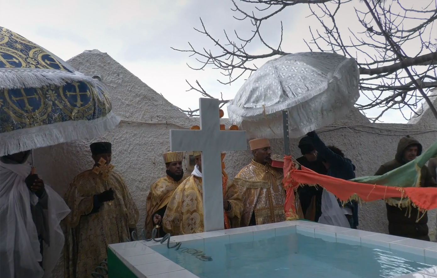 Το «Τιμκάτ» έλαμψε στα Σπάτα: Τα μαγευτικά Θεοφάνια της Αιθιοπικής κοινότητας με «καταιγίδα» αγιασμού και μελωδίες