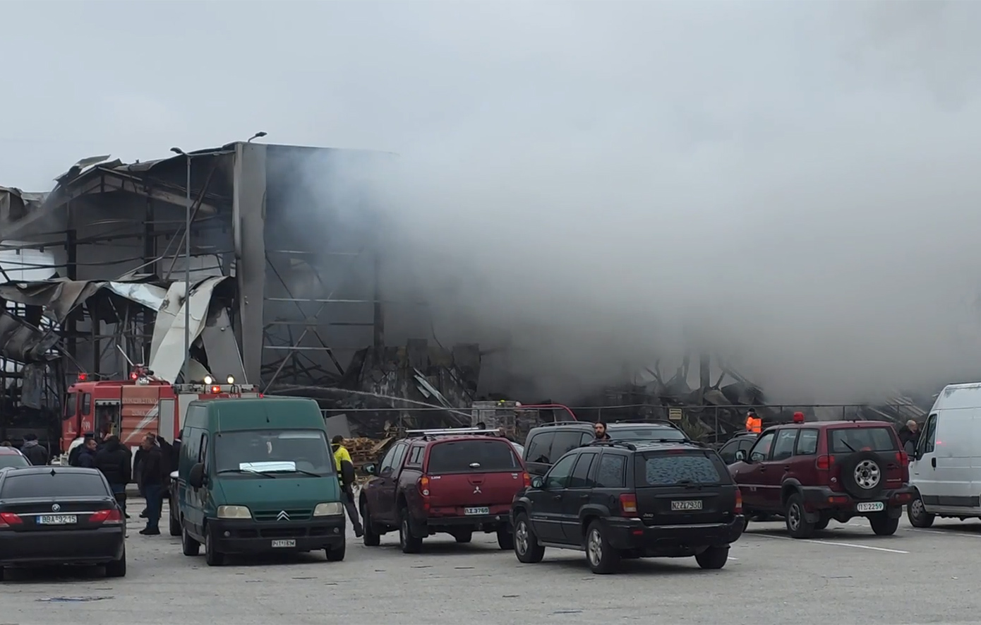 Τρίκαλα – Πέντε νεκρές από την καταστροφική έκρηξη στο εργοστάσιο «Βιολάντα»: «Αντικρίσαμε τραυματίες, ερείπια, εικόνες πολέμου»