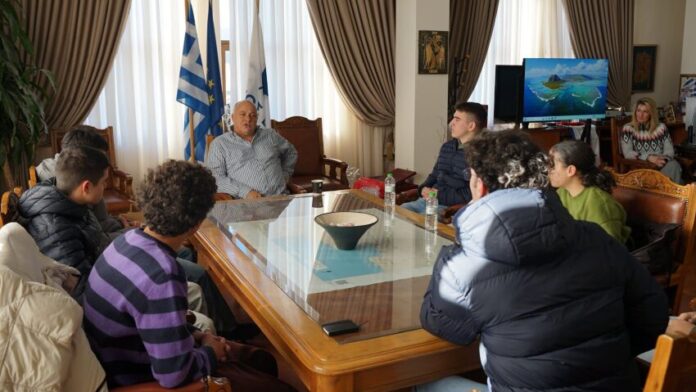 Μαθητική αντιπροσωπεία επισκέπτεται το Δημαρχείο Βόλου