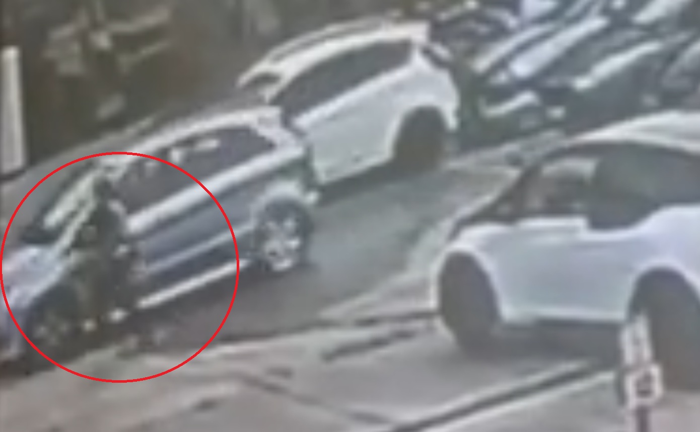 Αποκαλυπτικό βίντεο από την παράσυρση υπαλλήλου των ΕΛΤΑ – Η γυναίκα υπέστη κάταγμα στο χέρι της