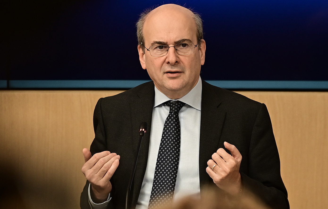 Ζωντανά η συνέντευξη Τύπου Χατζηδάκη και Σκέρτσου για το Ενοποιημένο Κυβερνητικό Σχέδιο 2026