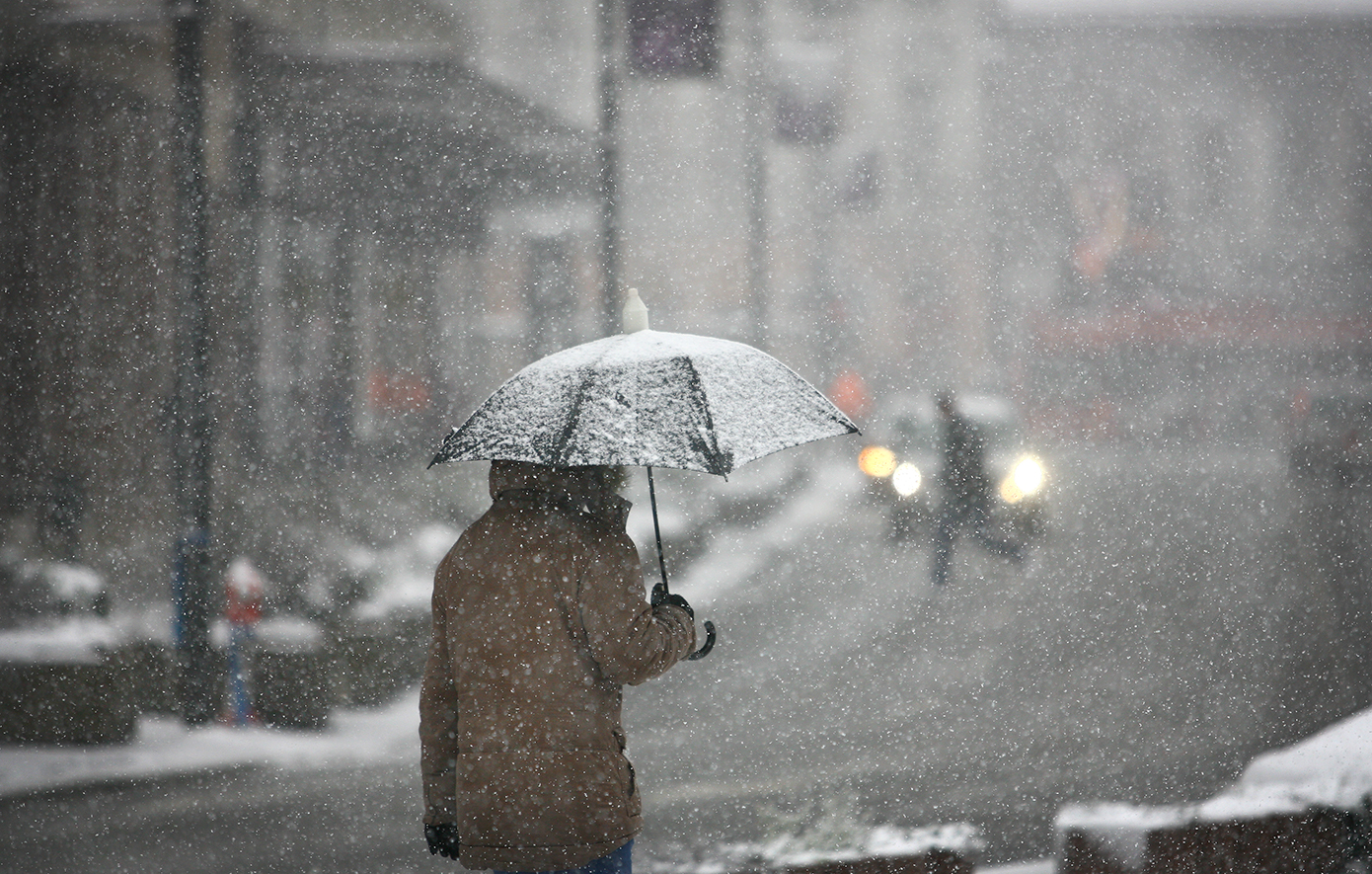 Η χώρα «παγώνει» από σήμερα: Απότομη πτώση θερμοκρασίας, χιόνια και παγετός – Έκτακτο δελτίο από την ΕΜΥ αναμένεται
