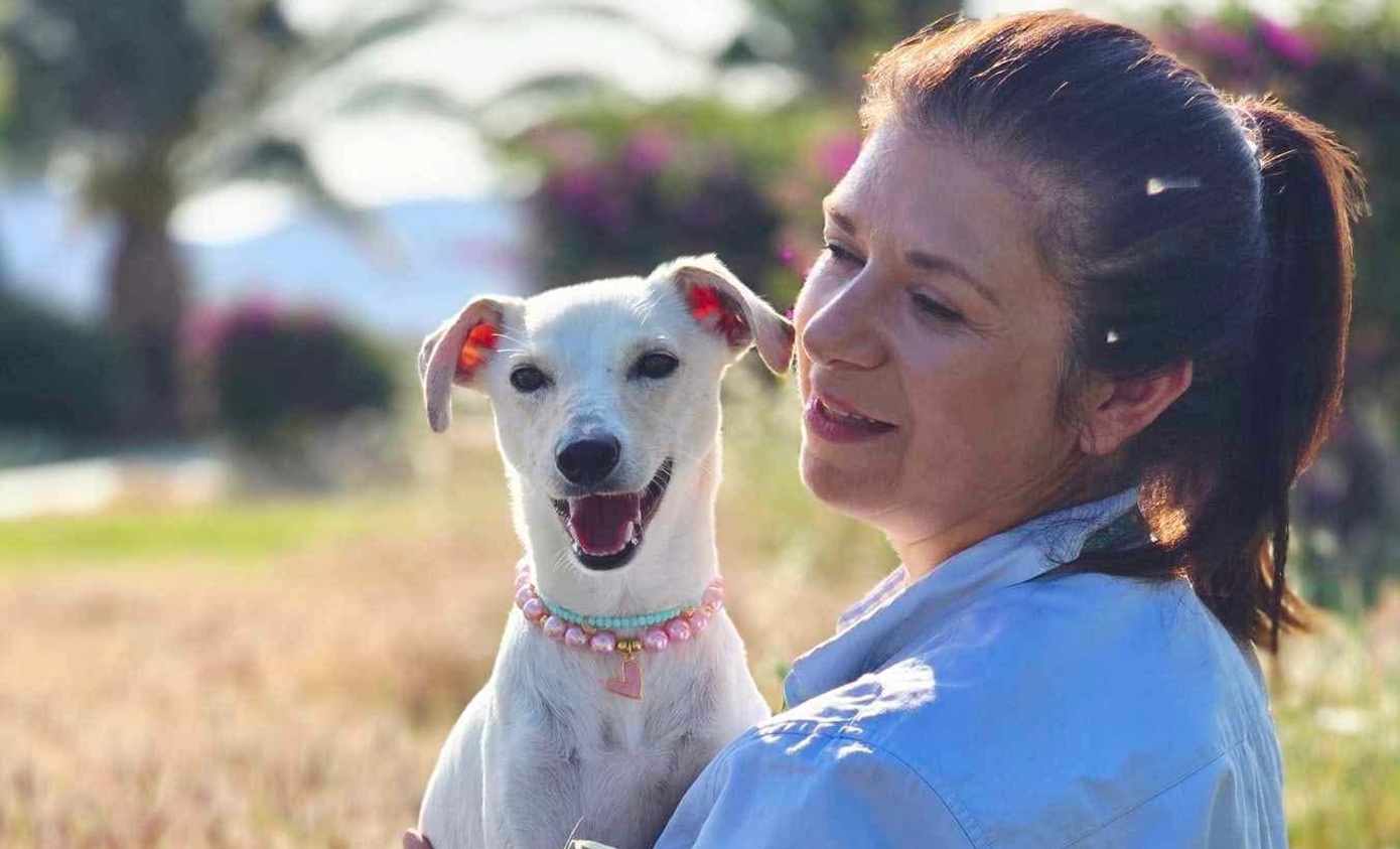 Έλλη Κοκάλη: Η ρεπόρτερ που προσφέρει φωνή στα αδέσποτα του Ηρακλείου – Το όραμα του «Σείριου»