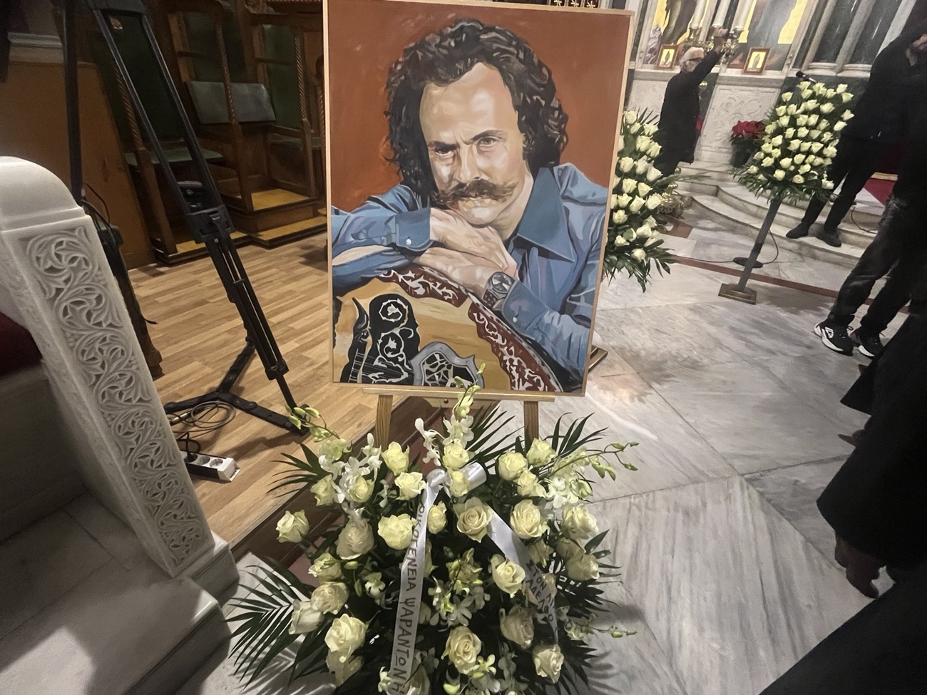 Συγκλονιστική συγκίνηση στο ύστατο χαίρε στον Γιάννη Ξυλούρη στην Κρήτη