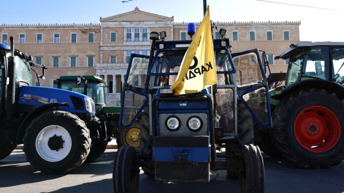 Τα τρακτέρ έφυγαν από το Σύνταγμα – Η κυκλοφορία στην Αθήνα επανήλθε κανονικά