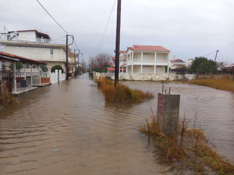 Ξαναπλημμύρισαν οι ακτές του δήμου Τεμπών μετά από 2 μήνες