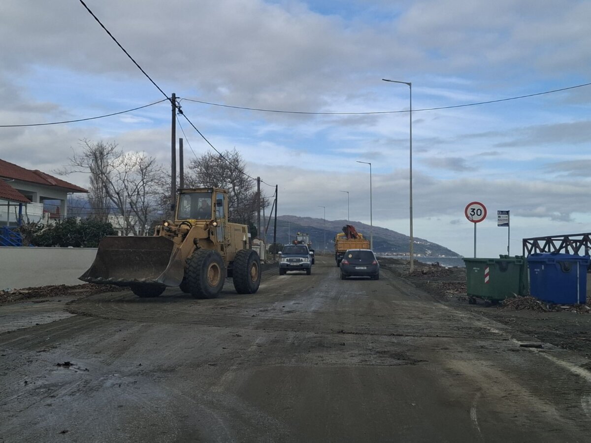 Ο Δ. Αγιάς για τα σφοδρά καιρικά φαινόμενα που χτύπησαν τα παράλια: «Αυτά είναι τα στοιχεία…»