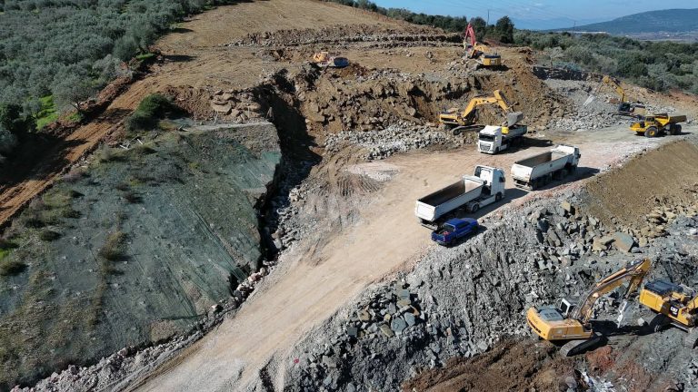 Ήπειρος: Ασταμάτητες οι εργασίες στην Ιόνια Οδό – Απομακρύνονται χιλιάδες τόνοι χώματος