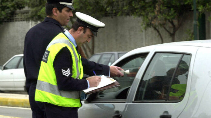 Σύλληψη δύο οδηγών και 642 τροχαίες παραβάσεις σε μία μέρα στους δρόμους της Αττικής