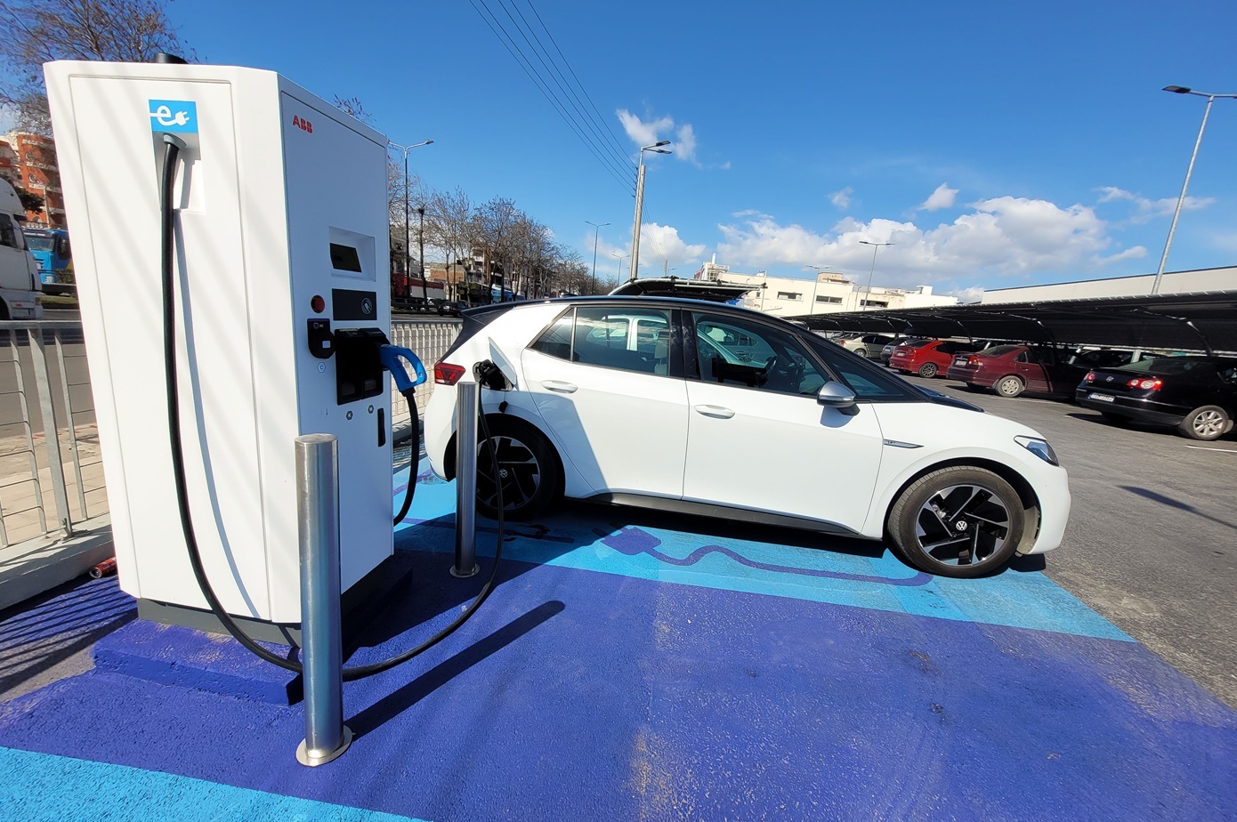 Ηλεκτρικά περιπολικά εντάσσονται στην Τροχαία του νέου δρόμου Πατρών-Πύργου