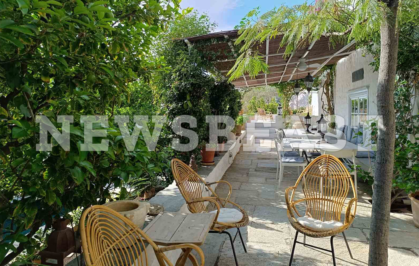 “Η κατοικία Ζερβουδάκη – Remusat στην Ύδρα: Μπραντ Πιτ, Καρολίνα του Μονακό, οικογένεια Νιάρχου και Μαζαρίν Πινζό”