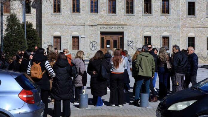 Ενώπιον ανακριτή ο ιδιοκτήτης της «Βιολάντα» – Νέα διαδήλωση υποστήριξης στα δικαστήρια