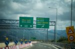 Κλειστή και στα δύο ρεύματα κυκλοφορίας η Ιόνια Οδός, λόγω μεγάλης κατολίσθησης, στα όρια Άρτας και Αιτωλοακαρνανίας