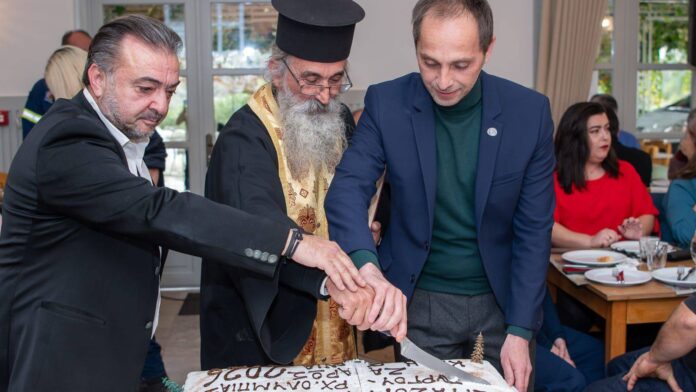 Οι εργαζόμενοι του Δήμου Αρχαίας Ολυμπίας έκοψαν τη βασιλόπιτα τους