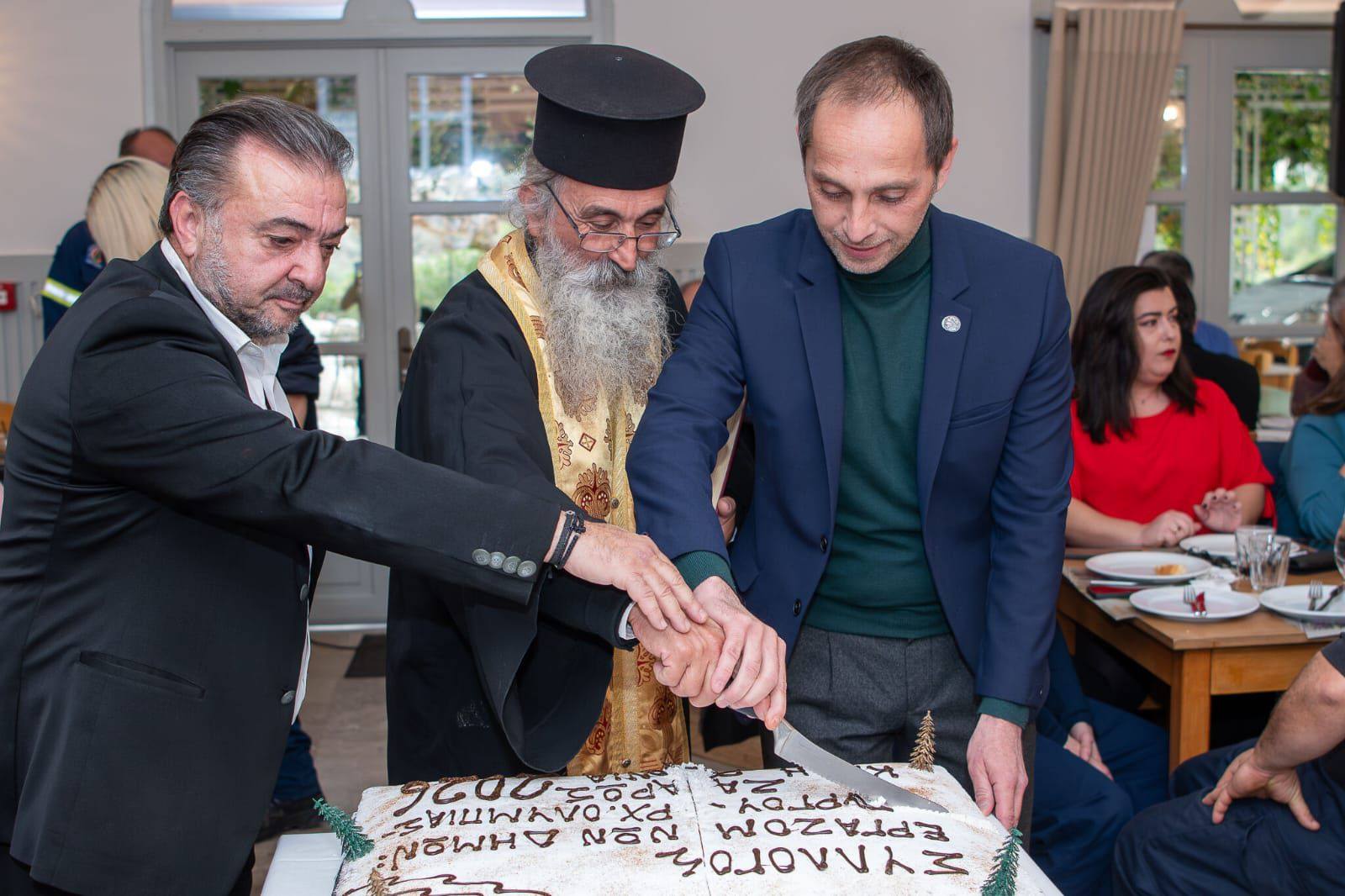 Οι εργαζόμενοι του Δήμου Αρχαίας Ολυμπίας έκοψαν τη βασιλόπιτα τους