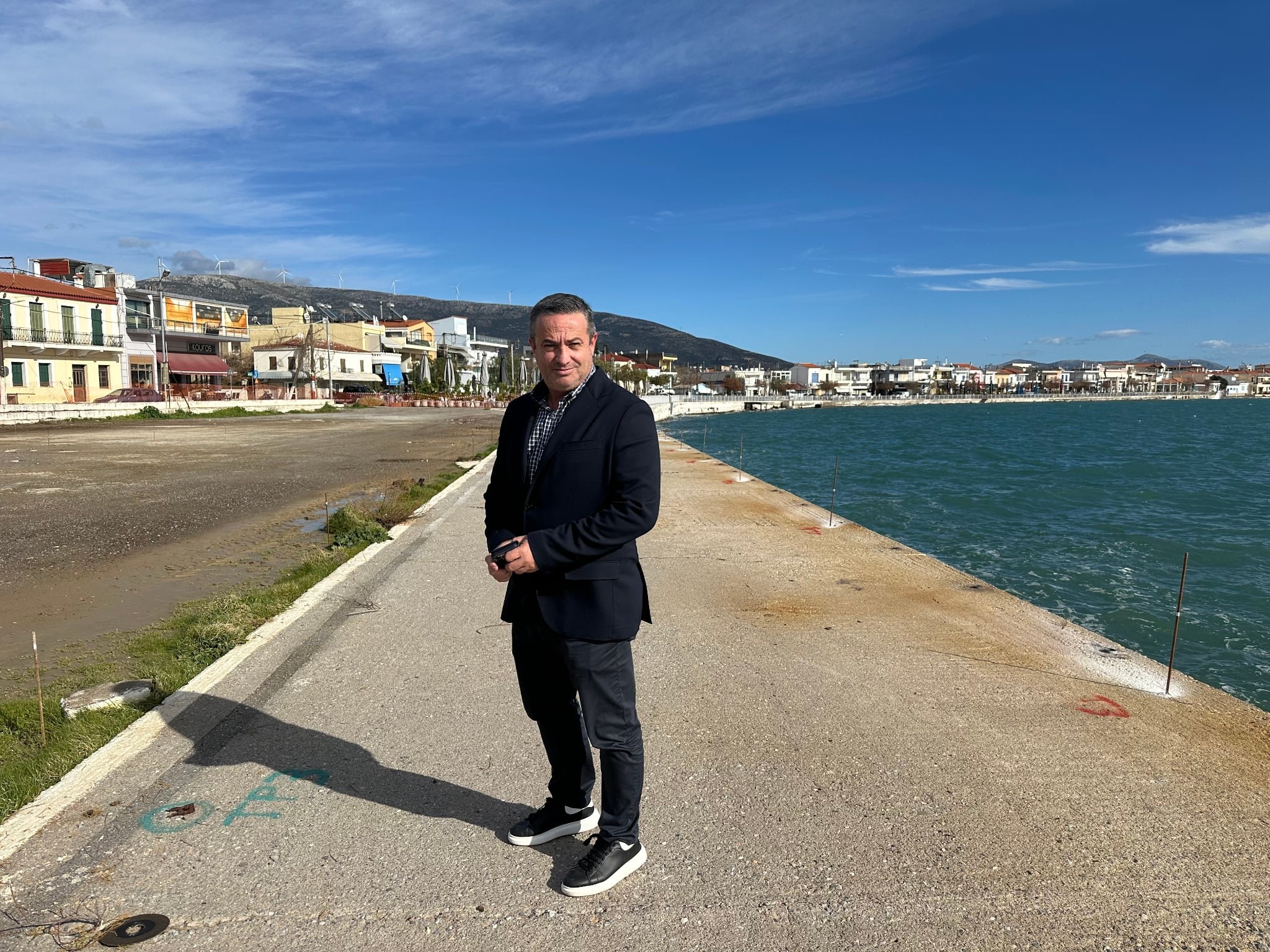 Δ. Ερέτριας: Συνεχίζονται οι εργασίες στην ακτή Αμαρύνθου