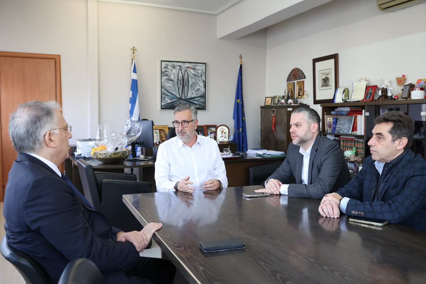 Ο Υπουργός Ανάπτυξης επισκέπτεται το δημαρχείο Αγίου Δημητρίου