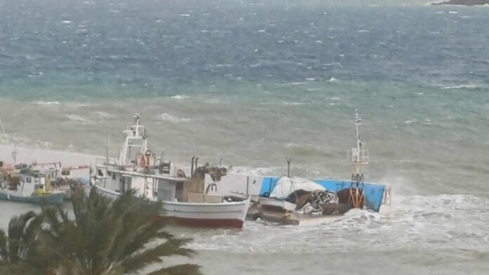 Διαβρώσεις και φερτά υλικά καταστρέφουν παραλιακές οδούς στη Λέρο