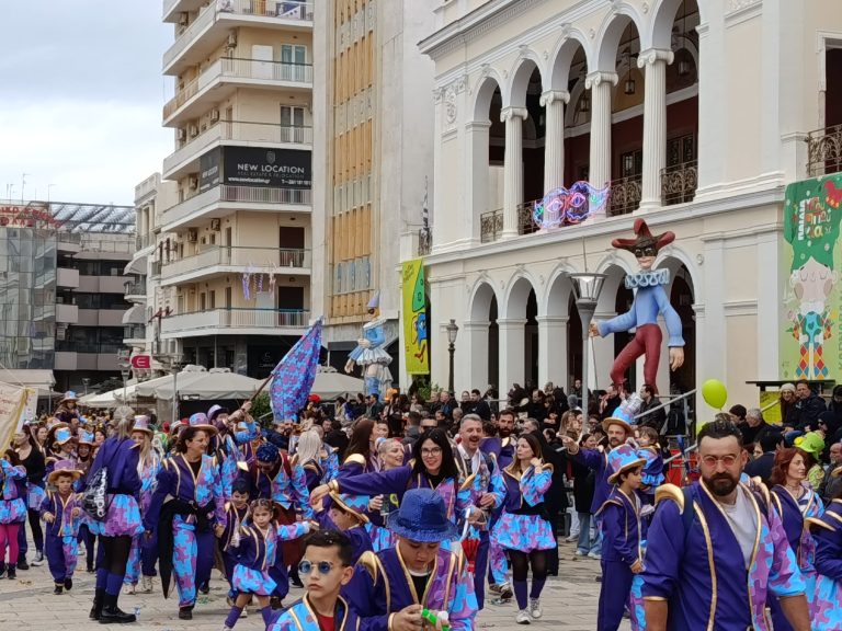 Πάτρα: Ζωντάνια και χαρά στην παρέλαση των μικρών καρναβαλιστών