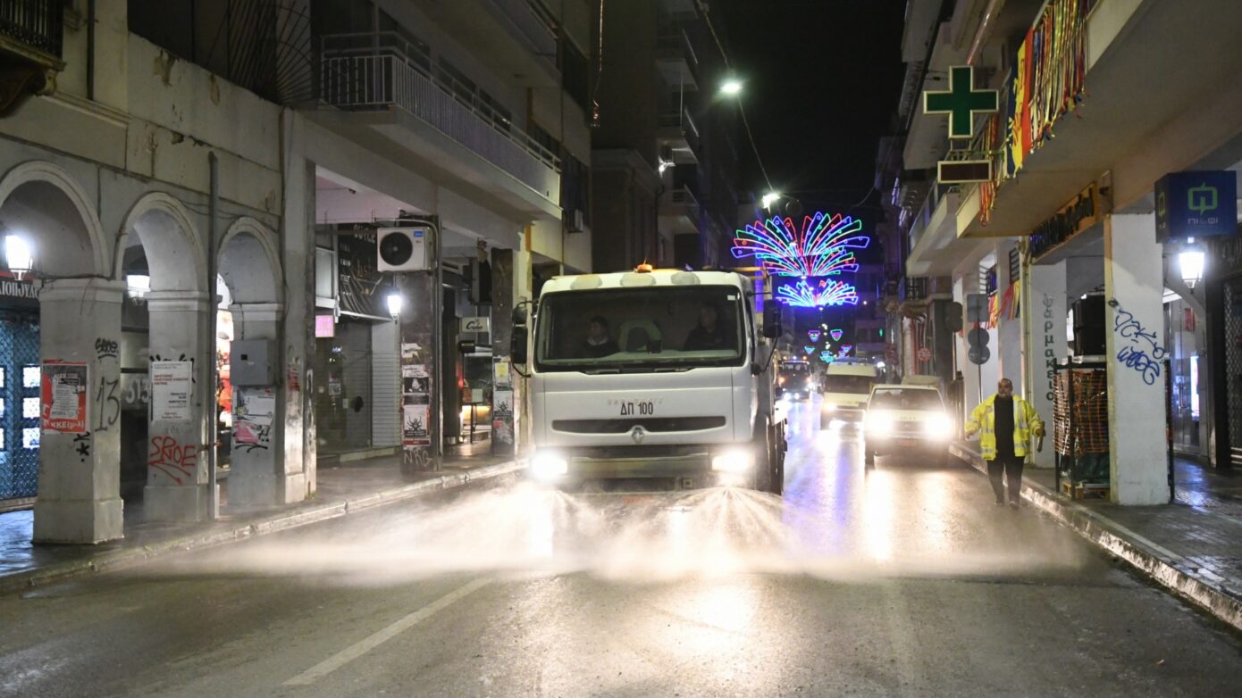 Δ. Πατρέων: Ολονύχτια επιχείρηση καθαριότητας στο κέντρο της πόλης
