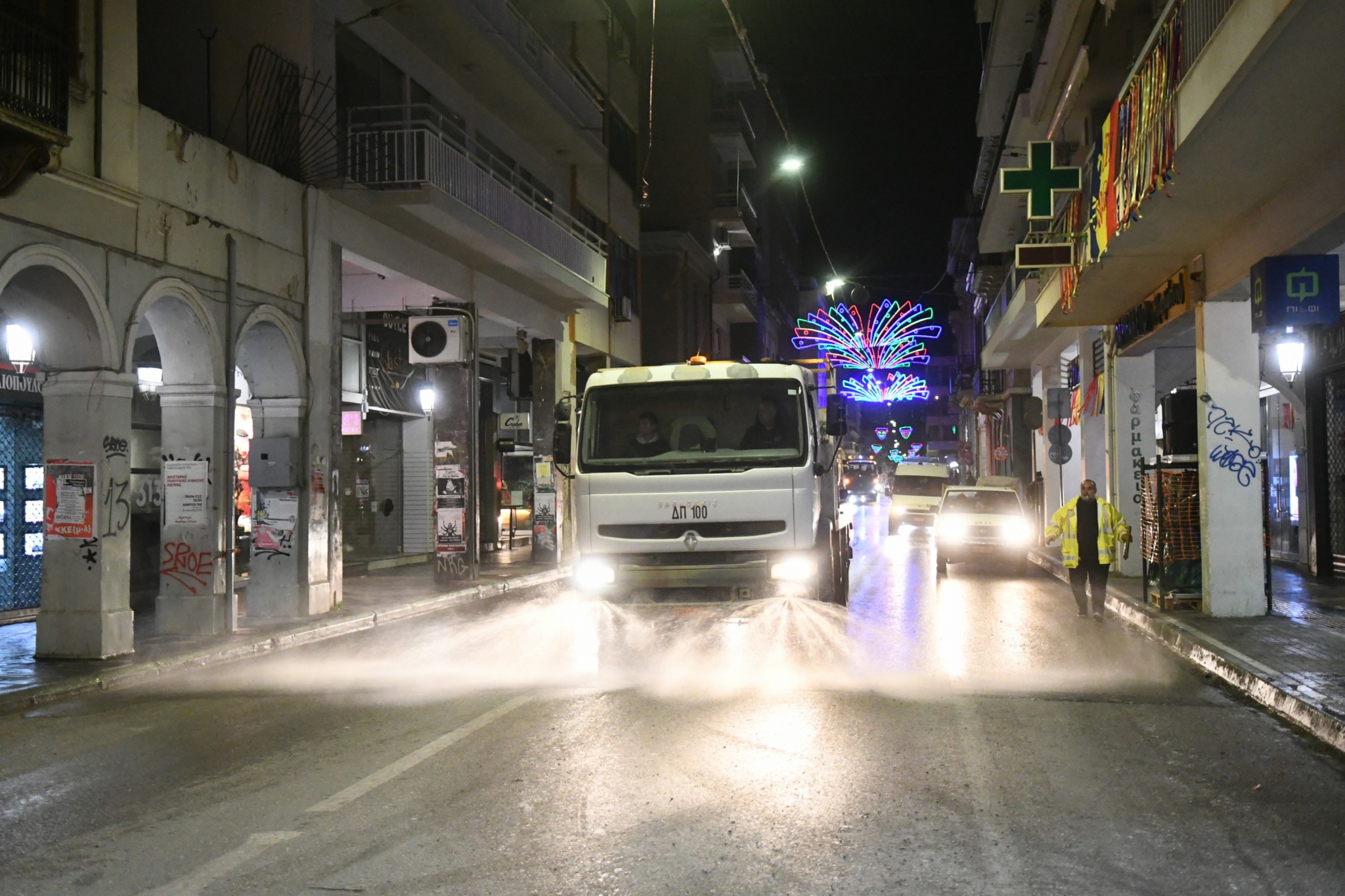 Δ. Πατρέων: Ολονύχτια επιχείρηση καθαριότητας στο κέντρο της πόλης