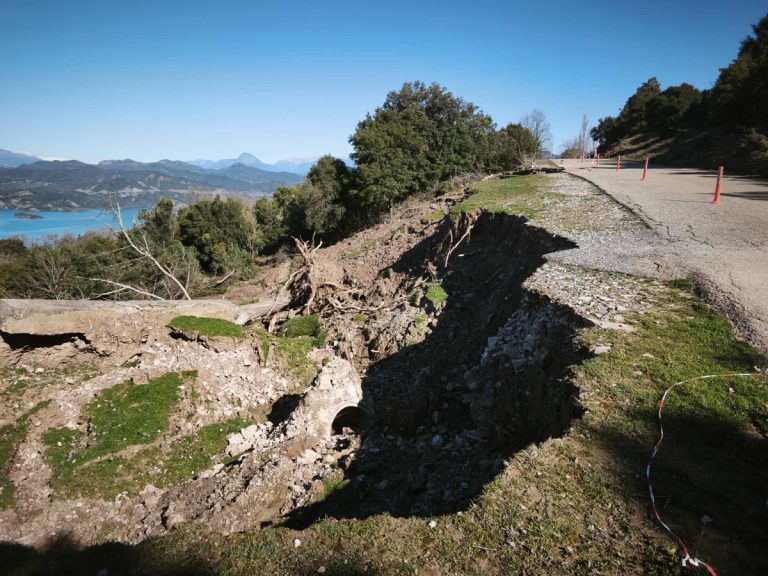 Άγραφα: Μεγάλο ρήγμα σπέρνει ανησυχία – Καταστράφηκε ιστορικός νερόμυλος του 1820