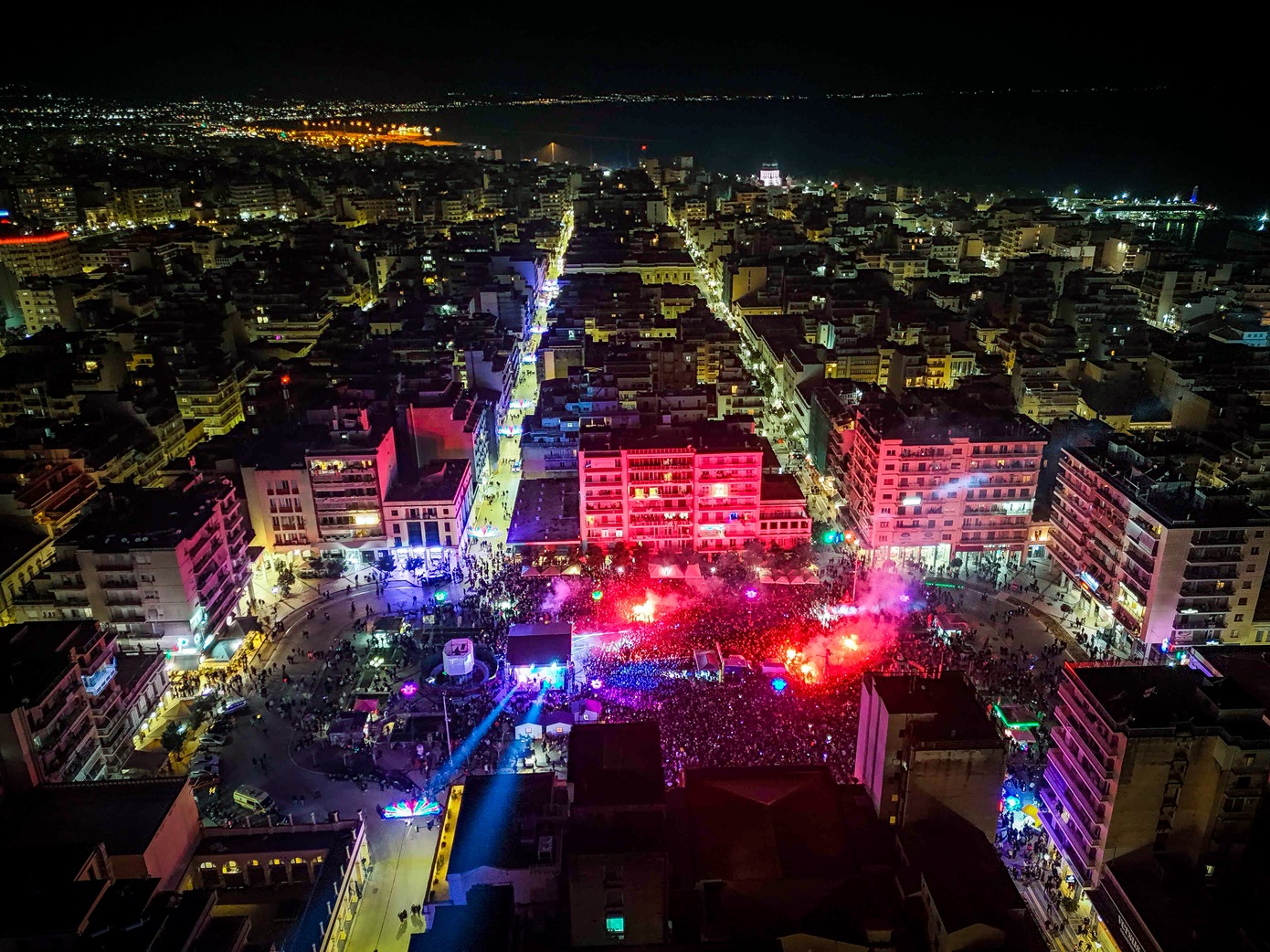 Η κορύφωση του πατρινού καρναβαλιού σήμερα και αύριο – Αυξημένες πληρότητες και μέτρα ασφαλείας για χιλιάδες επισκέπτες