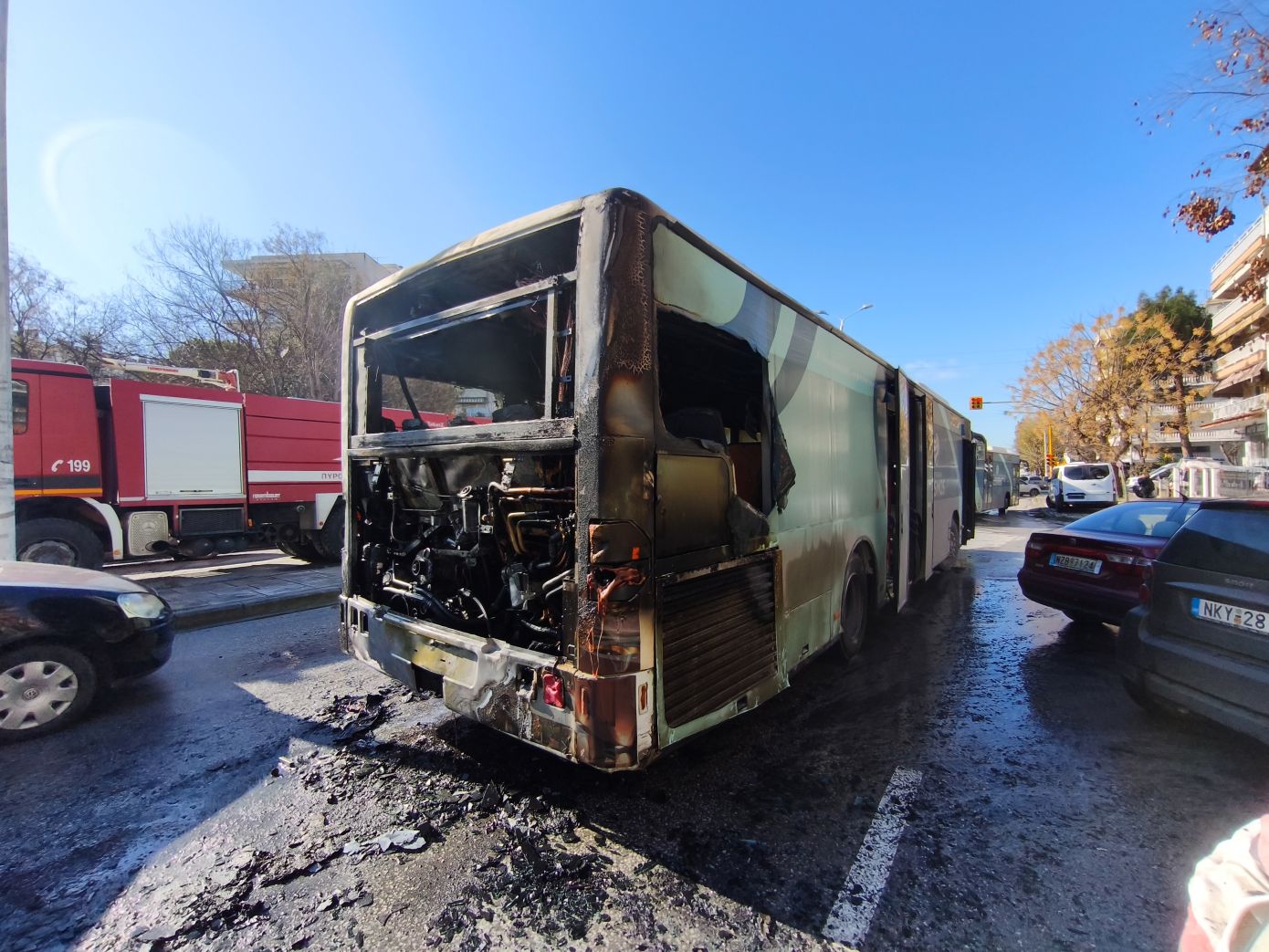 Το υπουργείο Μεταφορών απαίτησε τις παραιτήσεις της Διοίκησης του ΟΣΕΘ εξαιτίας πυρκαγιών σε λεωφορεία