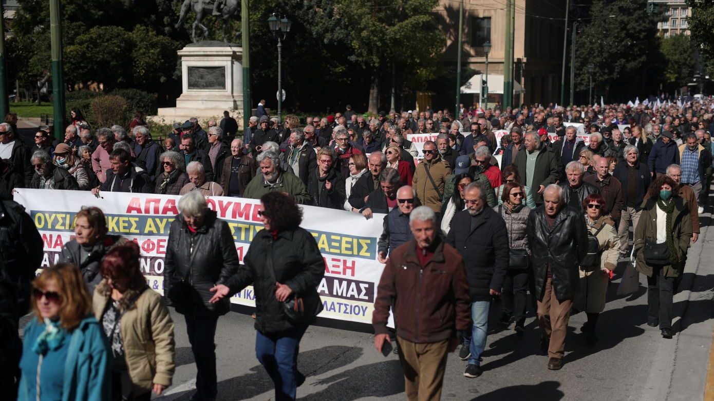 Στους δρόμους οι συνταξιούχοι – «Τα χρήματα εξαντλούνται σε δέκα ημέρες»