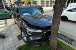 Αγρίνιο: Οδηγός εκτός ελέγχου συγκρούστηκε με τέσσερα οχήματα και κατέληξε σε δέντρο – Δείτε φωτογραφίες