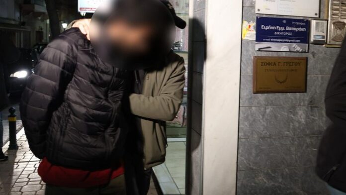 Δραματικές εξελίξεις στη Χίο: Προφυλακιστέος ο Μαροκινός ύποπτος διακινητής μετά την απολογία του