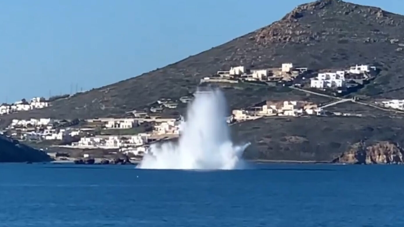 Η στιγμή απενεργοποίησης της νάρκης στη Νάξο με ελεγχόμενη έκρηξη – Δείτε το βίντεο