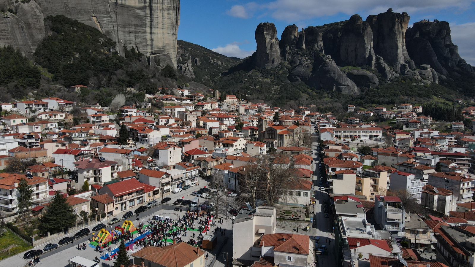 Απίστευτη κοσμοσυρροή στο Μετεωροδάσος – Η Καλαμπάκα γέμισε χαμόγελα