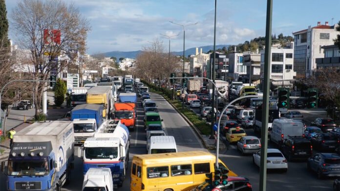 Χάος στους δρόμους της Αττικής: Ατελείωτο μποτιλιάρισμα – «Έμφραγμα» στη Λεωφόρο Αθηνών και τον Κηφισό