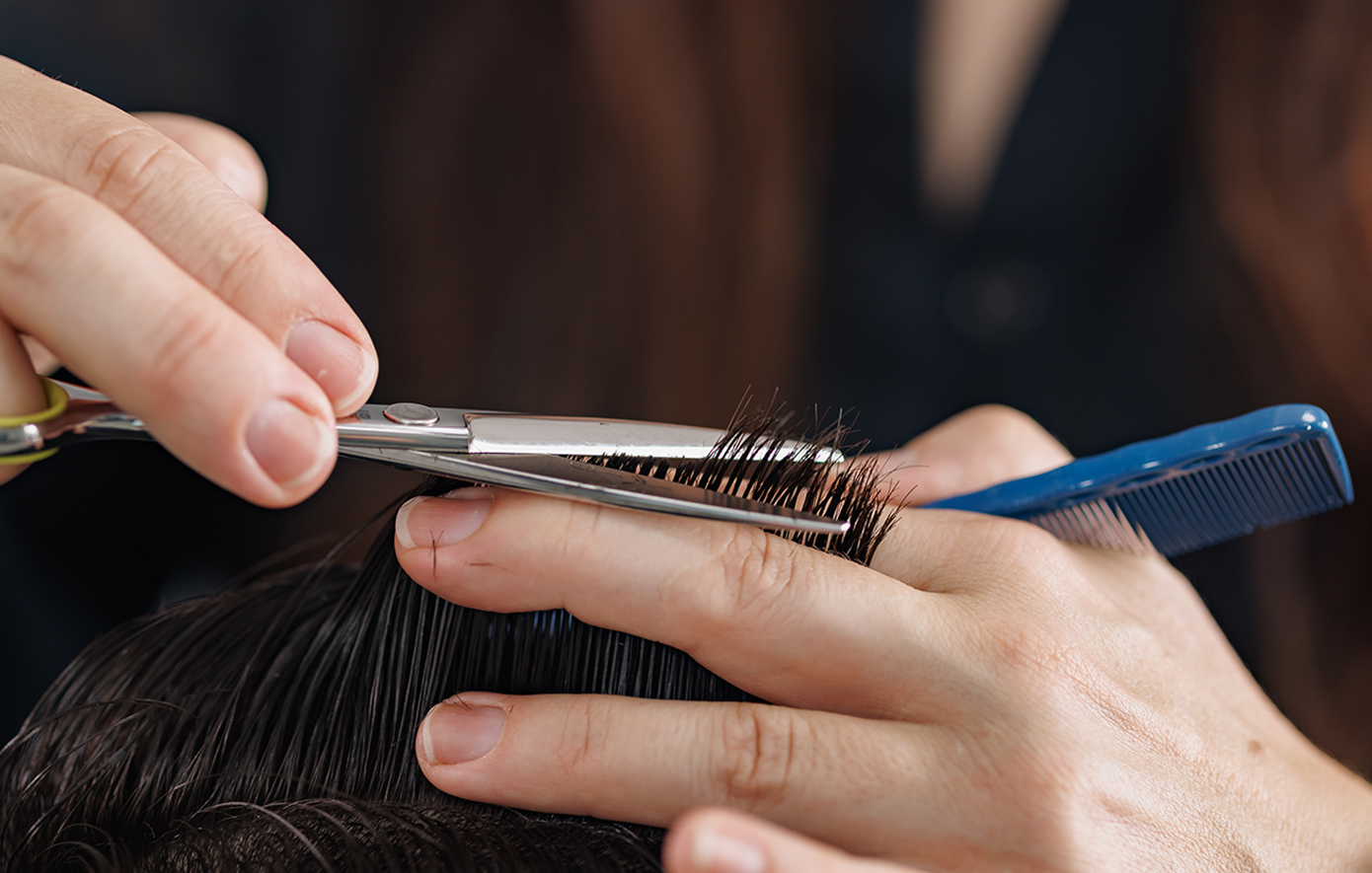 «Το ομολογώ, τον χτύπησα, ήμουν εξοργισμένος» – Τι δήλωσε ο 25χρονος που επιτέθηκε σε κομμωτή στην Πύλο