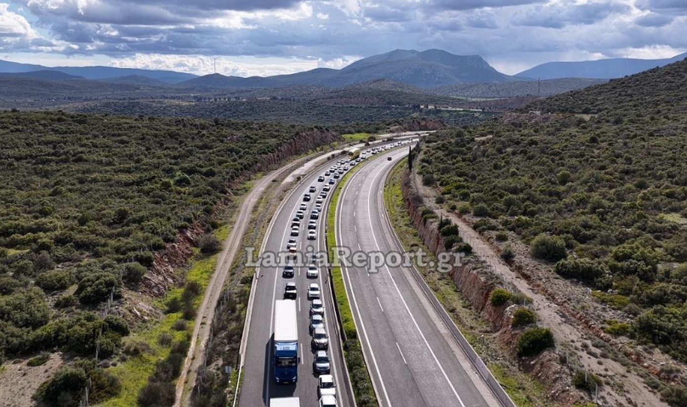 Ο «Γολγοθάς» των ταξιδιωτών συνεχίζεται στην εθνική οδό Αθηνών – Λαμίας και το Σάββατο – Δείτε φωτογραφίες και βίντεο από drone