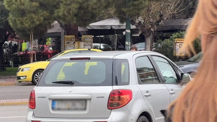 Η στιγμή που ο Χρήστος Μαυρίκης αποχωρεί από τα δικαστήρια της Ευελπίδων – Δείτε το βίντεο