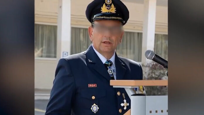 «Γνωρίζουμε τη διεύθυνσή σου και την εργασία σου»: Ο σμήναρχος κατηγορούμενος για κατασκοπεία αποκαλύπτει τον εκβιασμό από Κινέζους