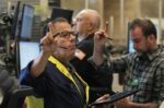 Εμπιστοσύνη επενδυτών: Άλμα για Bitcoin και μετοχές, άνοδος για τα μέταλλα