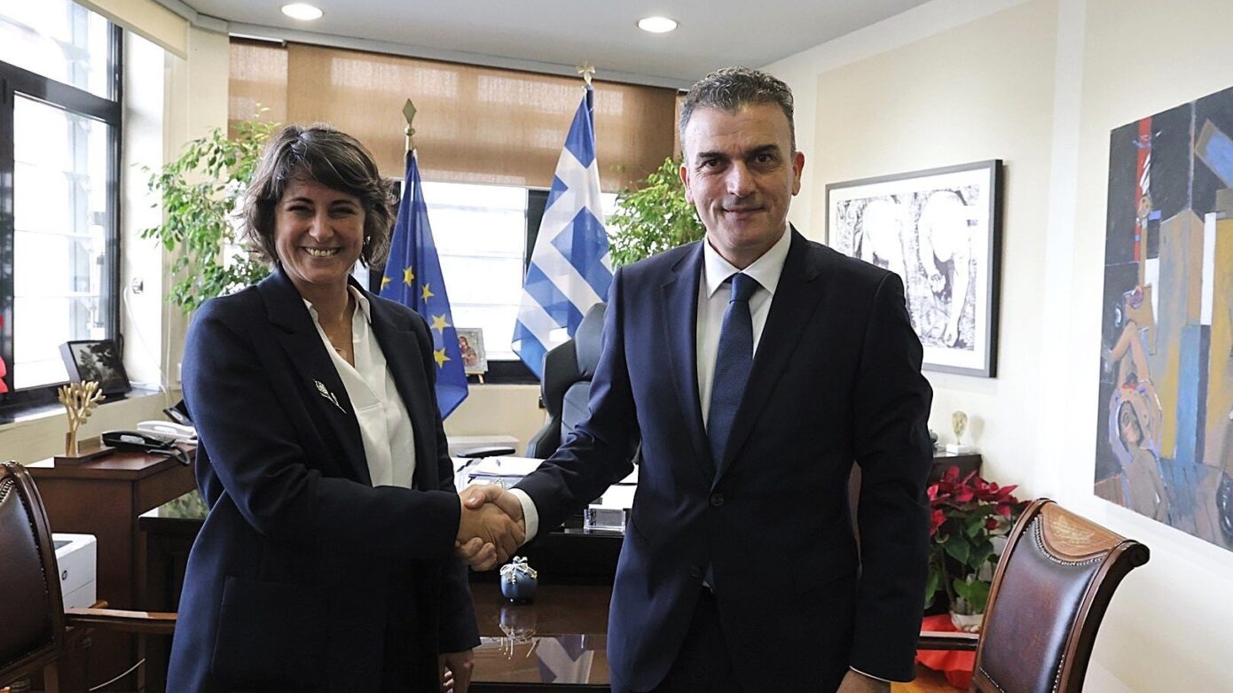 Συνάντηση δημάρχου Λαρισαίων με την Πολιτιστική Εκπρόσωπο της Γαλλικής Πρεσβείας