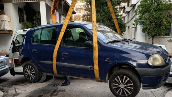 Συνεχίζεται η απομάκρυνση παρατημένων οχημάτων στον Δήμο Βύρωνα
