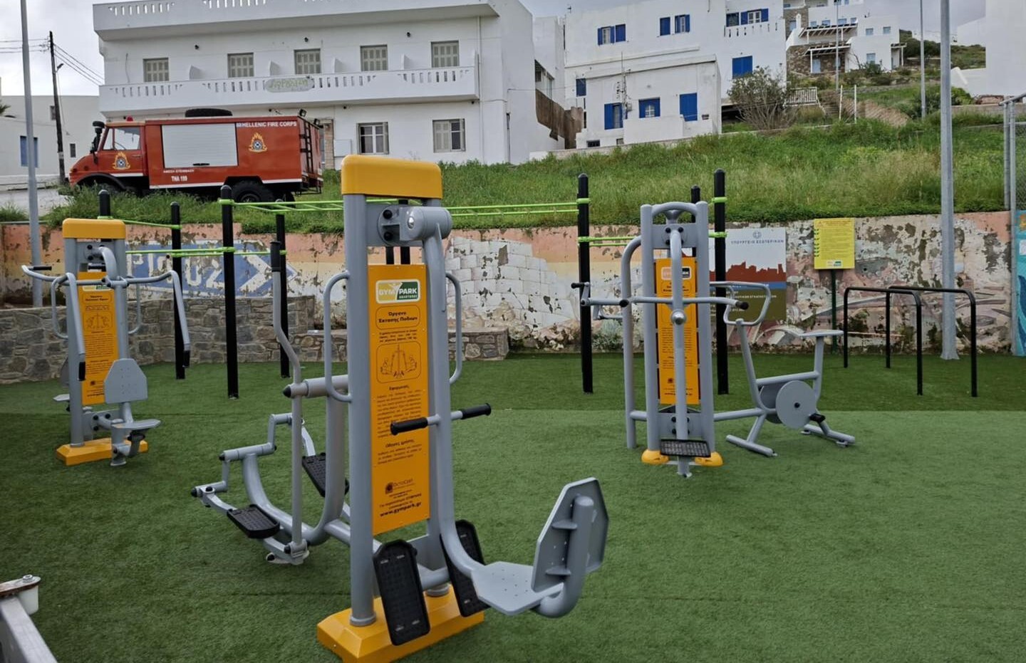 Καινούργια εξωτερικά όργανα γυμναστικής από τον δήμο Σερίφου