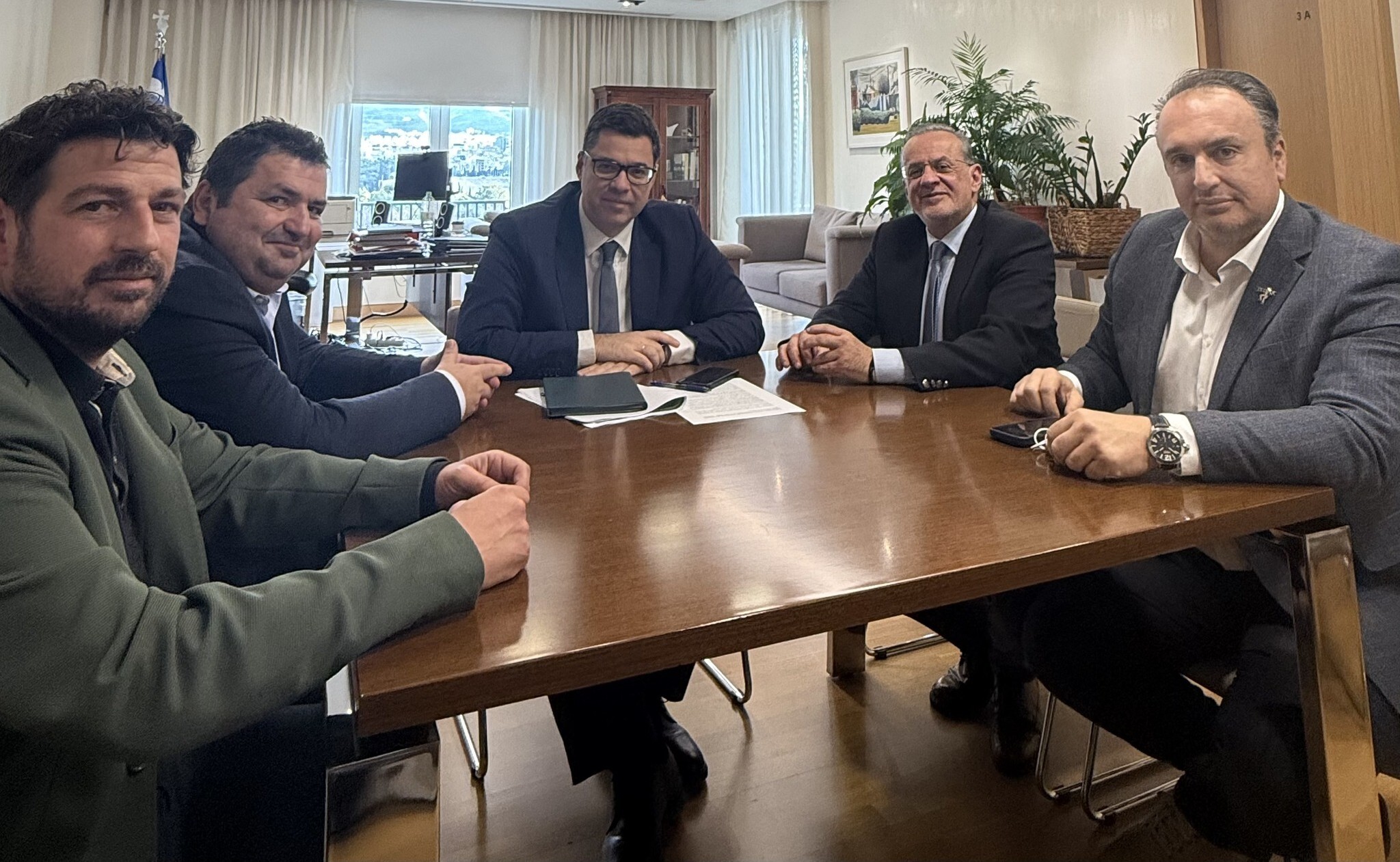 Σύσκεψη δημάρχων Ιστιαίας και Μαντουδίου-Λίμνης-Αγ.Άννας με τον Υφυπουργό του Πρωθυπουργού