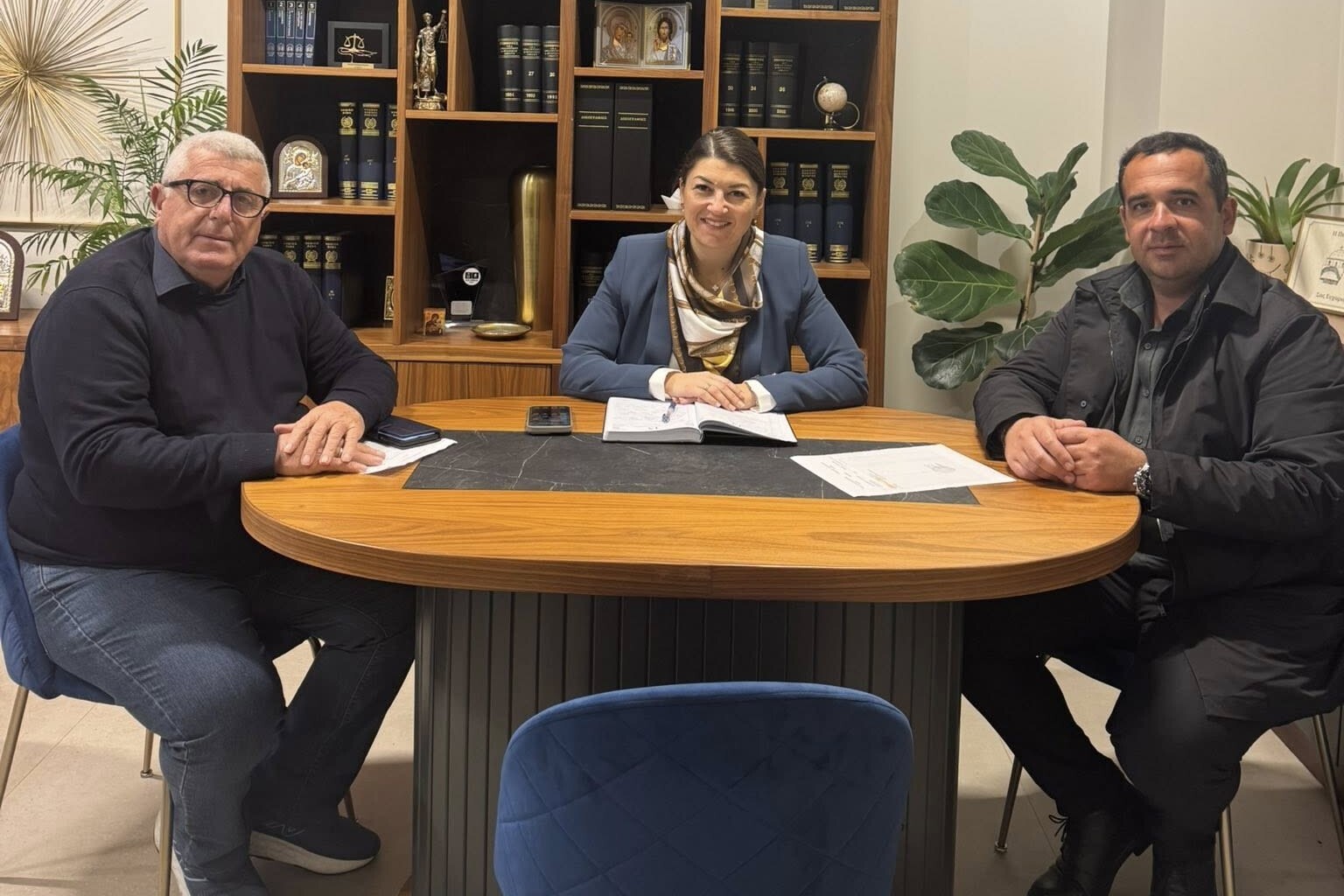 Σύσκεψη δημάρχου Φολεγάνδρου με την Έπαρχο Θήρας και τον Αντιπεριφερειάρχη Ν. Αιγαίου