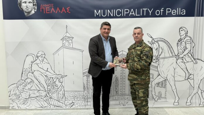 Συνάντηση δημάρχου Πέλλας με τον καινούργιο διοικητή της ΙΙης Μ/Κ Μεραρχίας Πεζικού