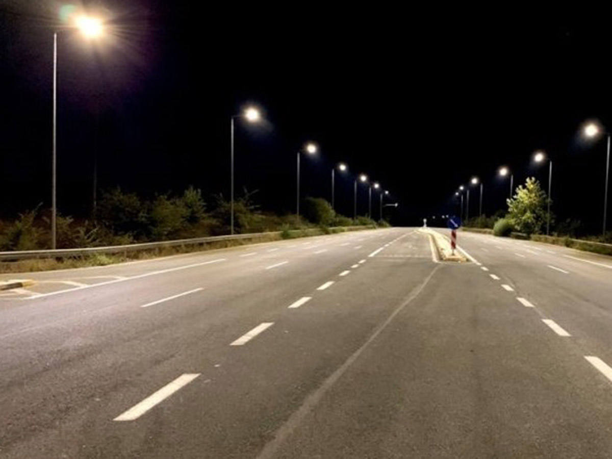 Περιφέρεια Πελοποννήσου: Σε εξέλιξη ο ηλεκτροφωτισμός της επαρχιακής οδού Πορτοχέλι-Κόστα