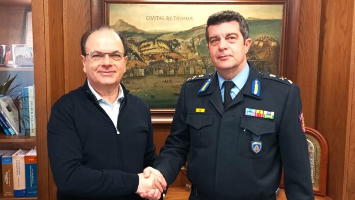 Σύσκεψη Δημάρχου Ρεθύμνης με τον Περιφερειακό Διοικητή Πυροσβεστικής Υπηρεσίας
