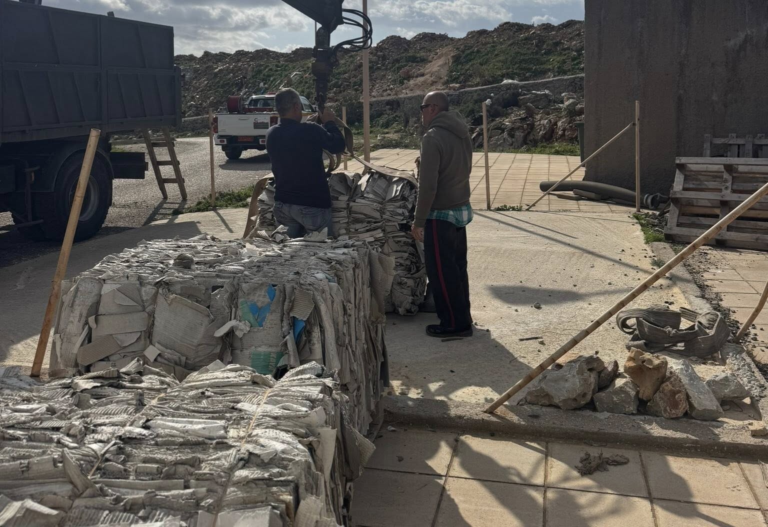 Δ.Φολεγάνδρου: Συνεχίζεται η συλλογή και παλετοποίηση χαρτονιών και πλαστικών